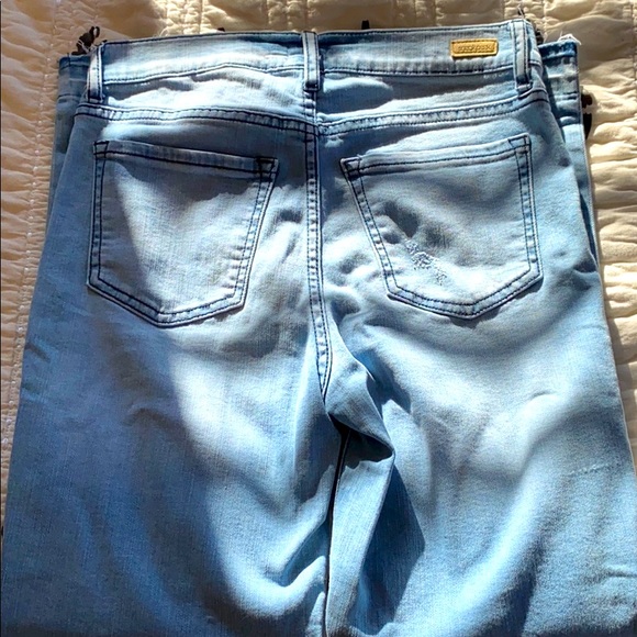 Sneak Peek Jeans - Picture 3 of 4